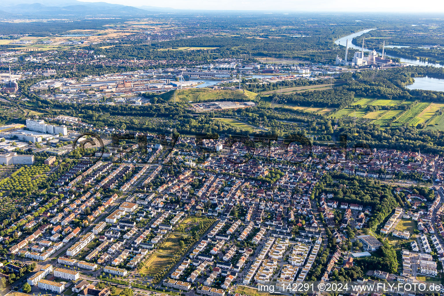 Knielingen von Norden in Karlsruhe im Bundesland Baden-Württemberg, Deutschland