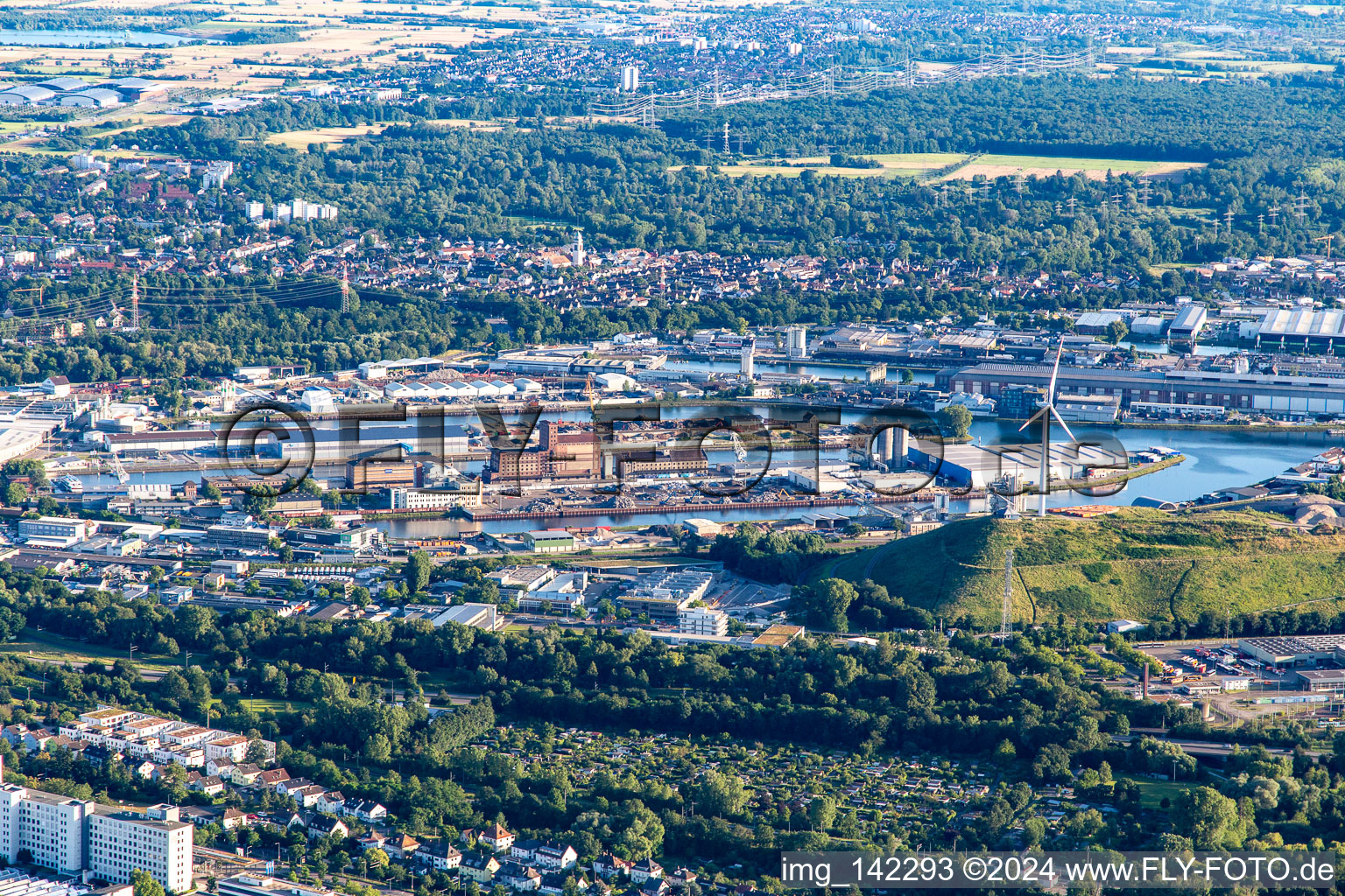 Rheinhafen Karlsruhe von Norden im Ortsteil Mühlburg im Bundesland Baden-Württemberg, Deutschland