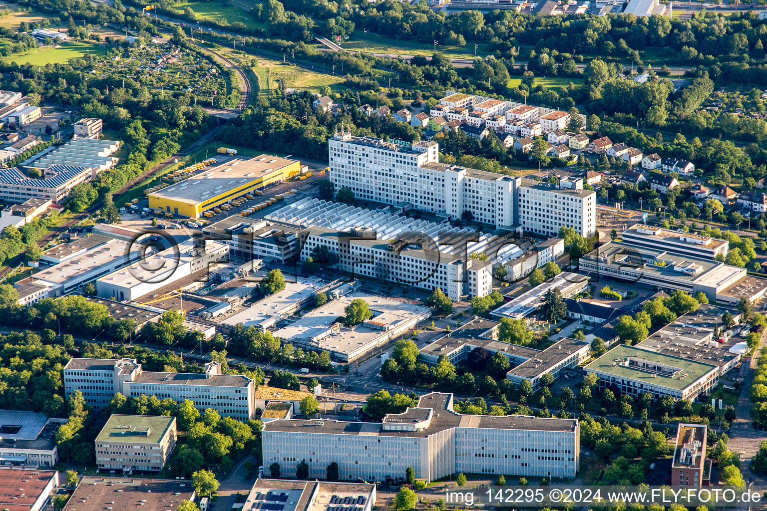 Siemens AG, Fertigungs- und Entwicklungsstandort Karlsruhe im Ortsteil Knielingen im Bundesland Baden-Württemberg, Deutschland