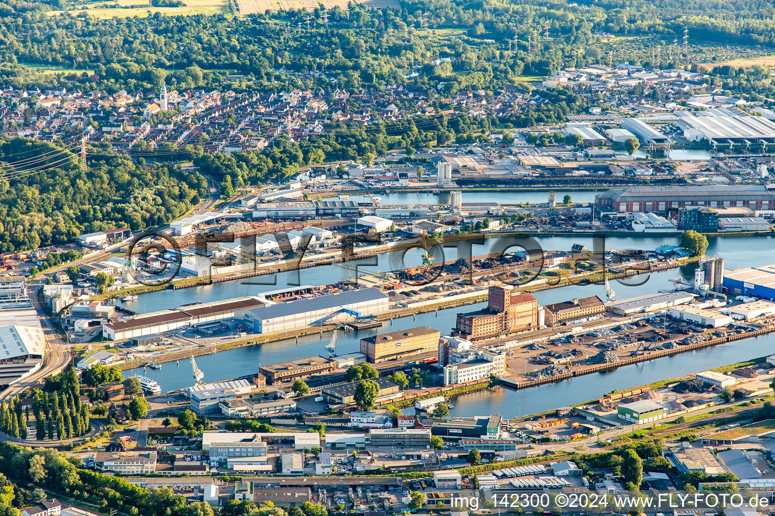 Luftbild von Rheinhafen Karlsruhe von Norden im Ortsteil Mühlburg im Bundesland Baden-Württemberg, Deutschland