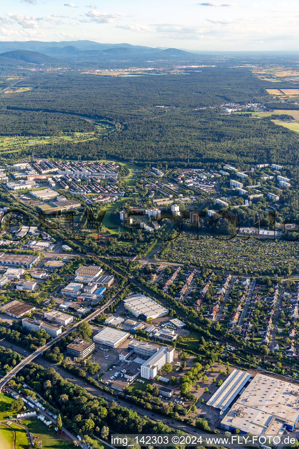 Hardecksiedlung im Ortsteil Grünwinkel in Karlsruhe im Bundesland Baden-Württemberg, Deutschland