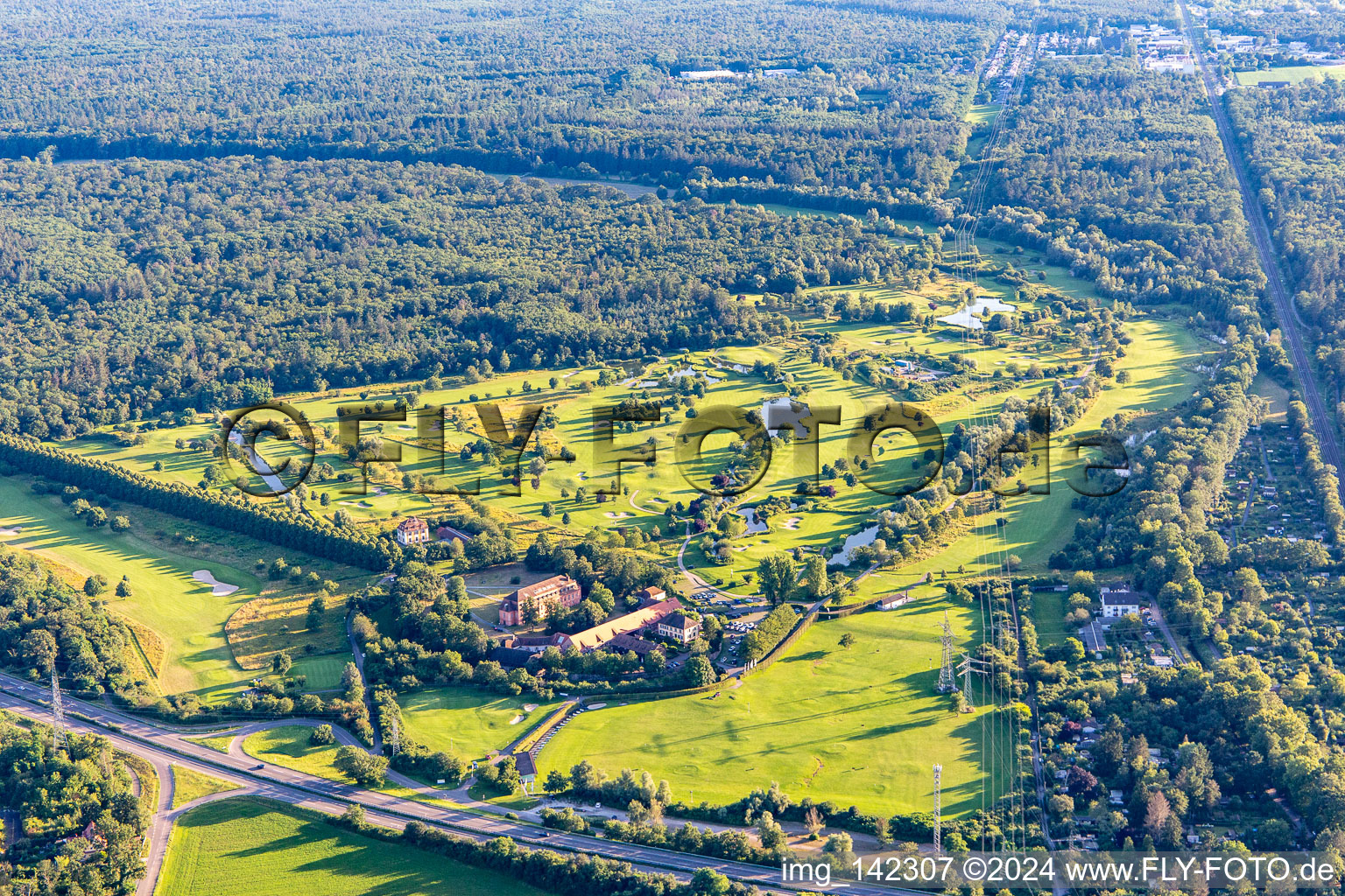 Golfplatz Hofgut Scheibenhardt AG im Ortsteil Beiertheim-Bulach in Karlsruhe im Bundesland Baden-Württemberg, Deutschland