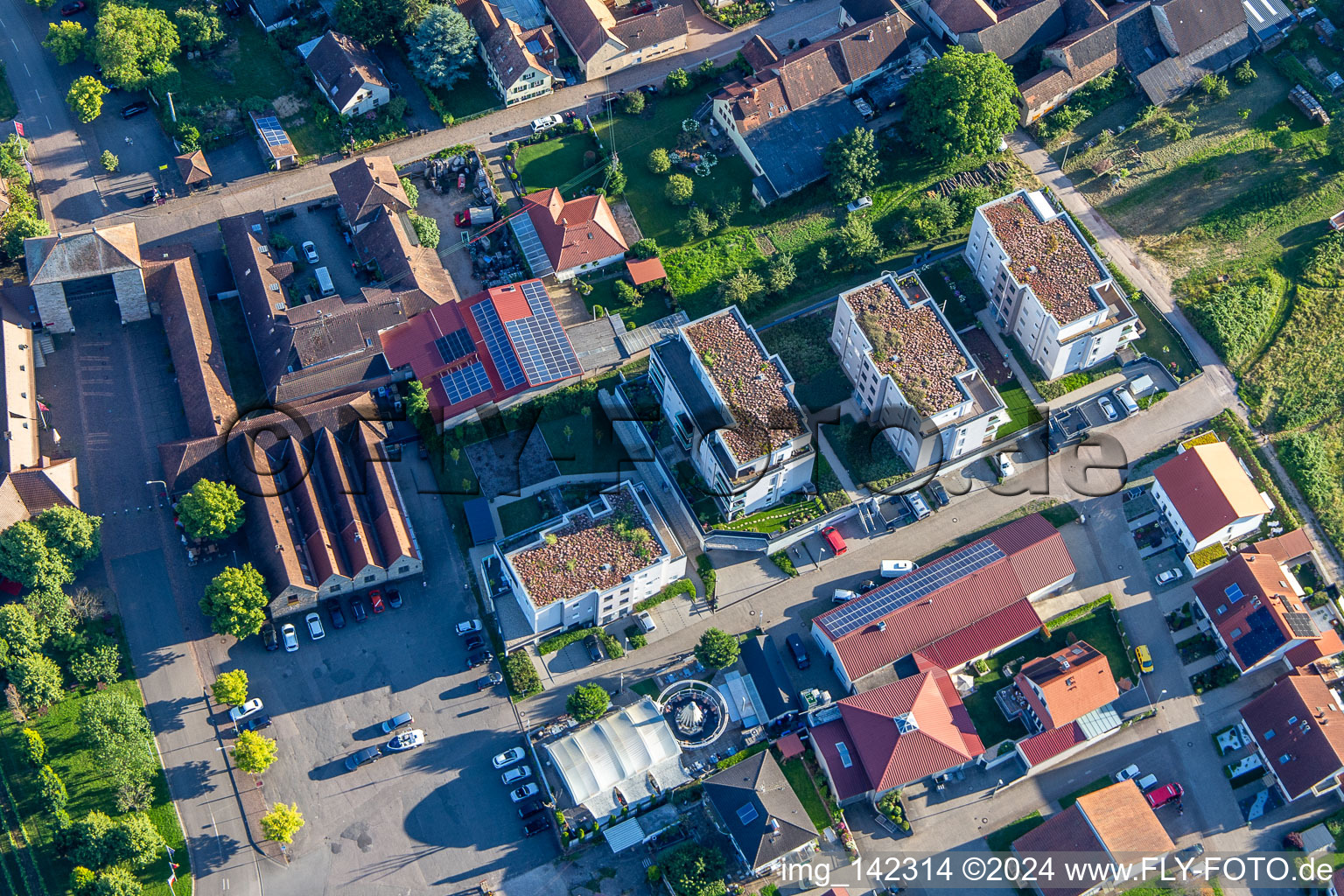 Luftbild von Sylvanerstr im Ortsteil Schweigen in Schweigen-Rechtenbach im Bundesland Rheinland-Pfalz, Deutschland