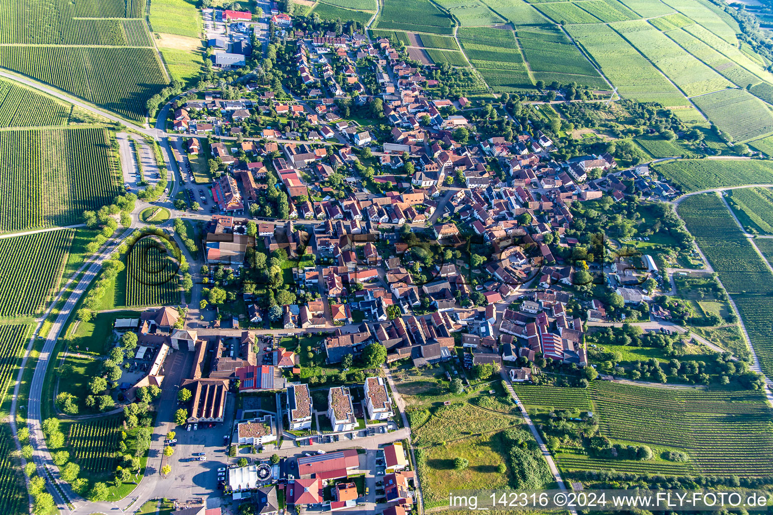 Ortsteil Schweigen in Schweigen-Rechtenbach im Bundesland Rheinland-Pfalz, Deutschland von der Drohne aus gesehen