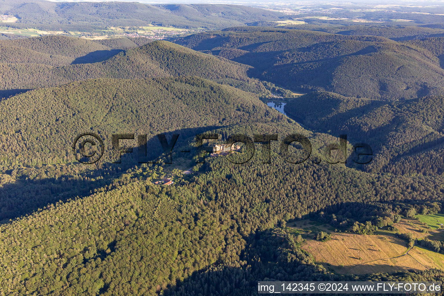 Burg Fleckenstein von Norden in Lembach im Bundesland Bas-Rhin, Frankreich