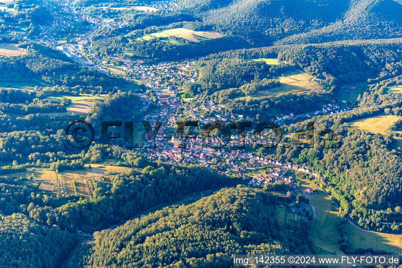 Bundenthal von Süden im Bundesland Rheinland-Pfalz, Deutschland