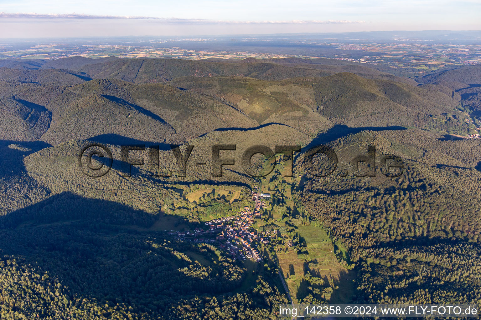 Luftbild von Niederschlettenbach von Westen im Bundesland Rheinland-Pfalz, Deutschland