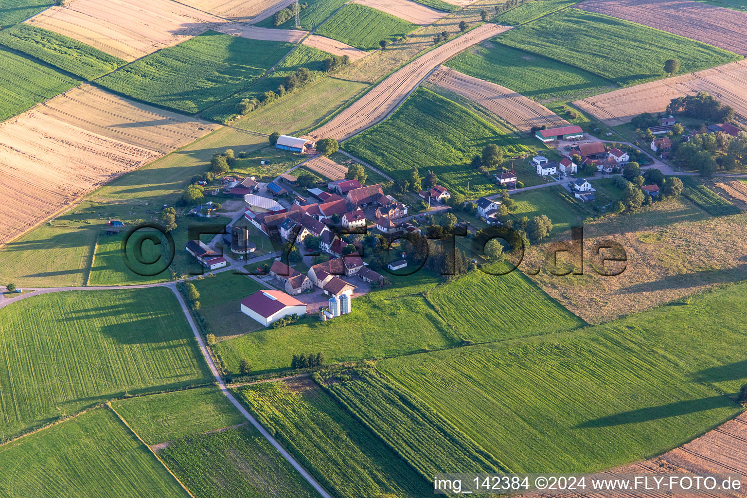 Ortsteil Deutschhof in Kapellen-Drusweiler im Bundesland Rheinland-Pfalz, Deutschland aus der Drohnenperspektive