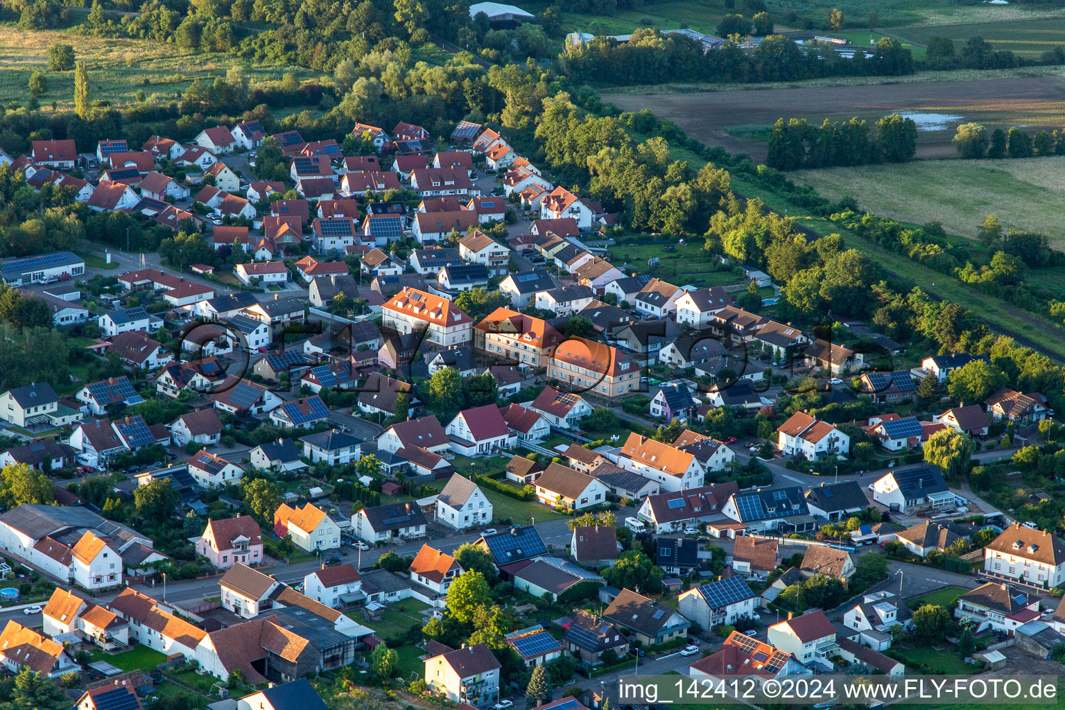 Steinweilerer Straße in Winden im Bundesland Rheinland-Pfalz, Deutschland