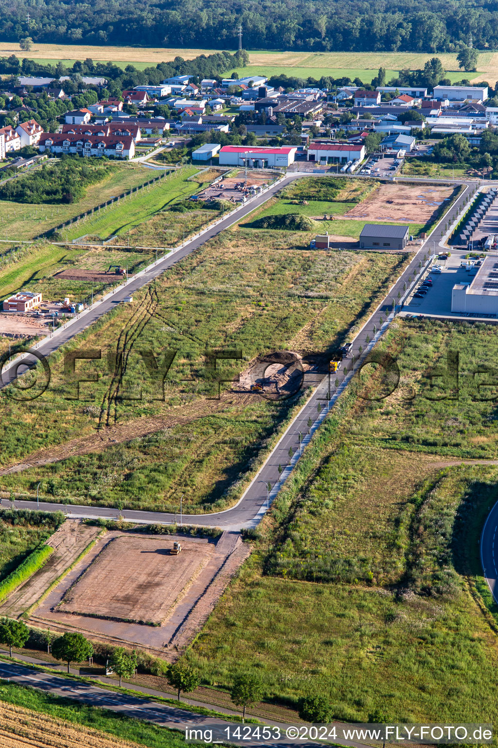 Luftbild von Erweiterungsfläche des Gewerbegebiet Interpark im Ortsteil Offenbach in Offenbach an der Queich im Bundesland Rheinland-Pfalz, Deutschland