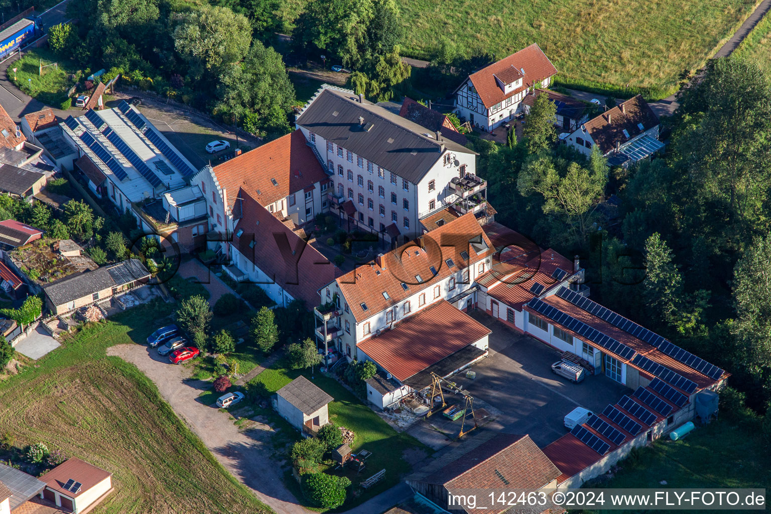 Jürgen Hans GmbH in der Neumühle im Ortsteil Offenbach in Offenbach an der Queich im Bundesland Rheinland-Pfalz, Deutschland