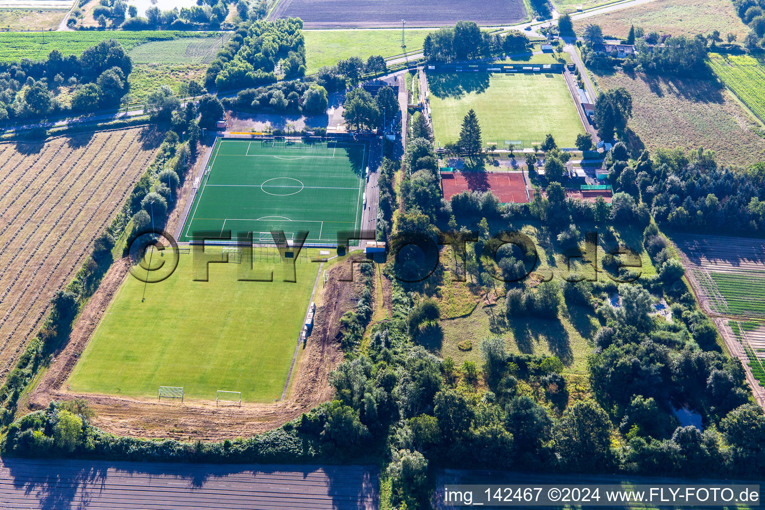 Fußballplätze des TB Jahn Zeiskam 1896 e.v. und Tennisplatz des TC '86 Zeiskam e.V im Bundesland Rheinland-Pfalz, Deutschland