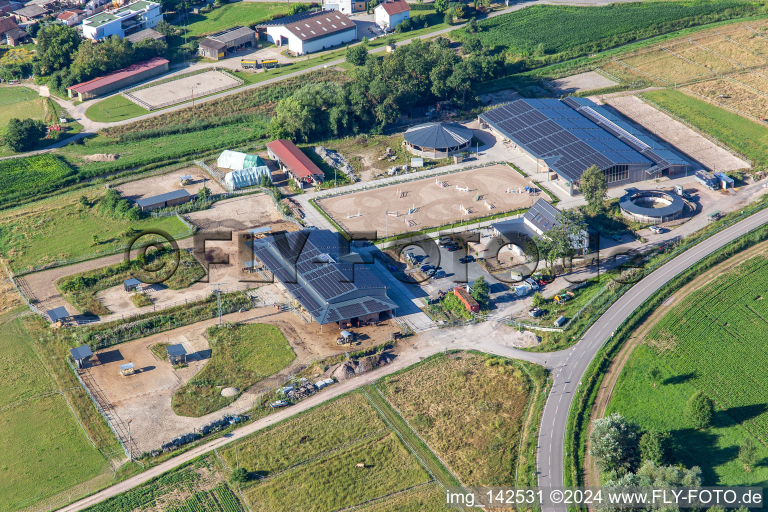 Erlenhof Neupotz mit Reitanlagen im Bundesland Rheinland-Pfalz, Deutschland