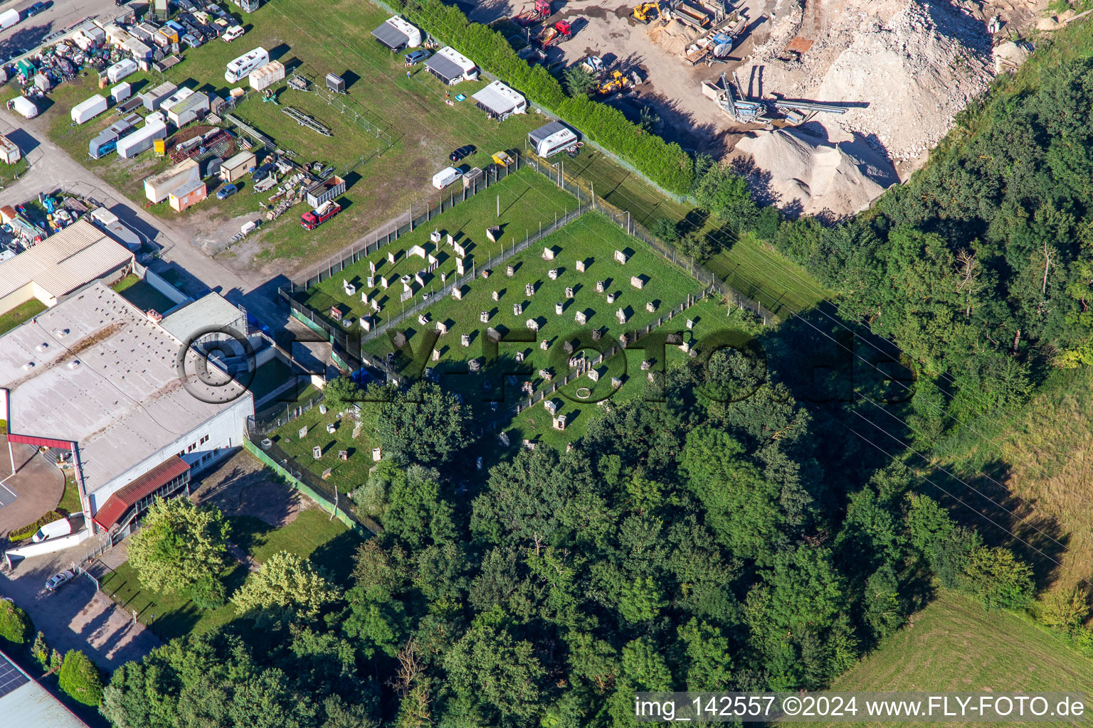 Paintball Arena Kandel im Ortsteil Minderslachen im Bundesland Rheinland-Pfalz, Deutschland