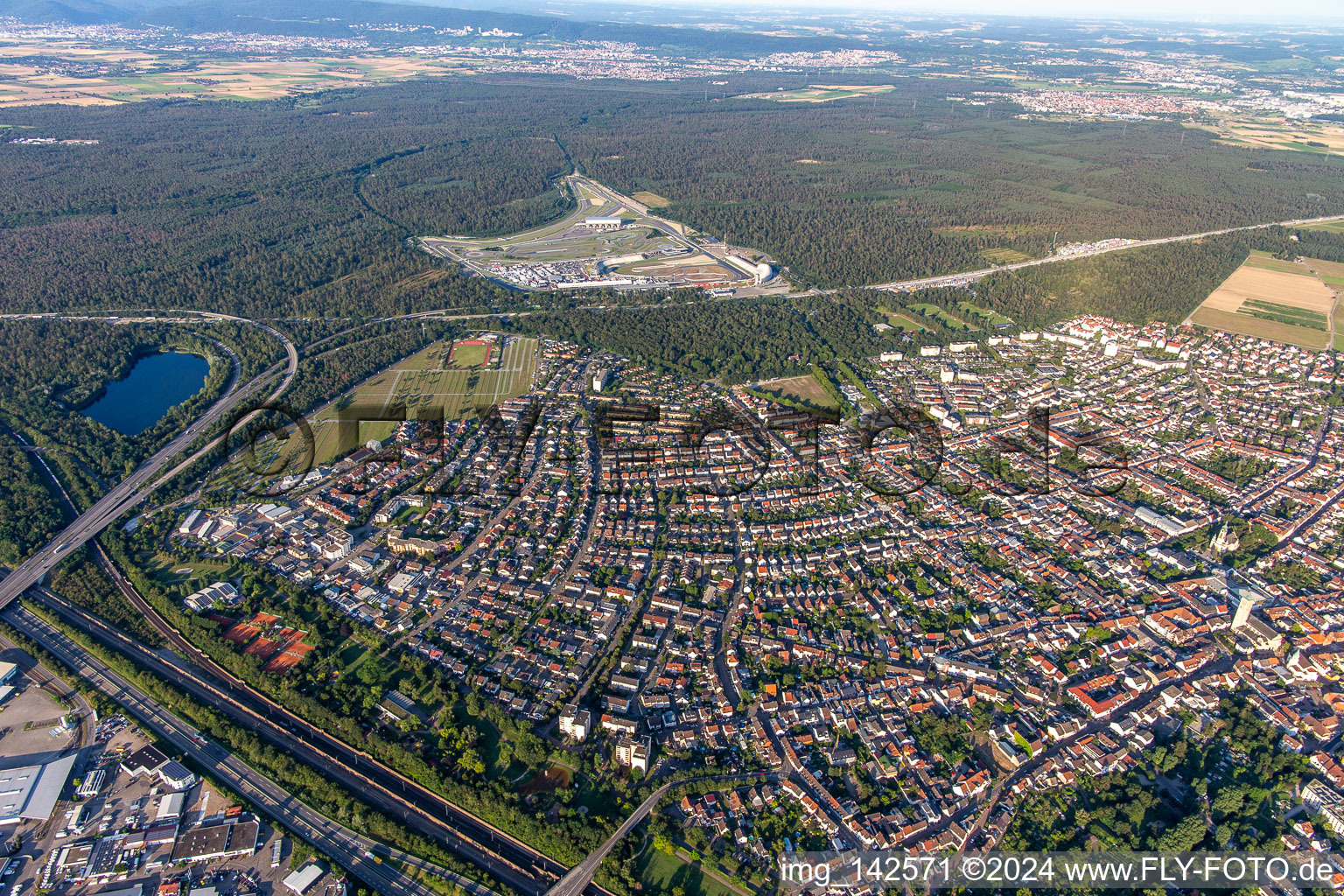 Schrägluftbild von Hockenheim im Bundesland Baden-Württemberg, Deutschland