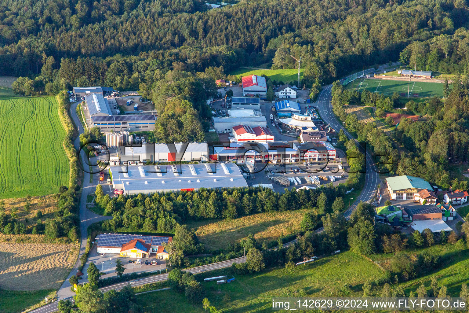 Morton Extrusionstechnik GmbH und  Auto-Center Abtsteinach im Ortsteil Ober-Abtsteinach im Bundesland Hessen, Deutschland