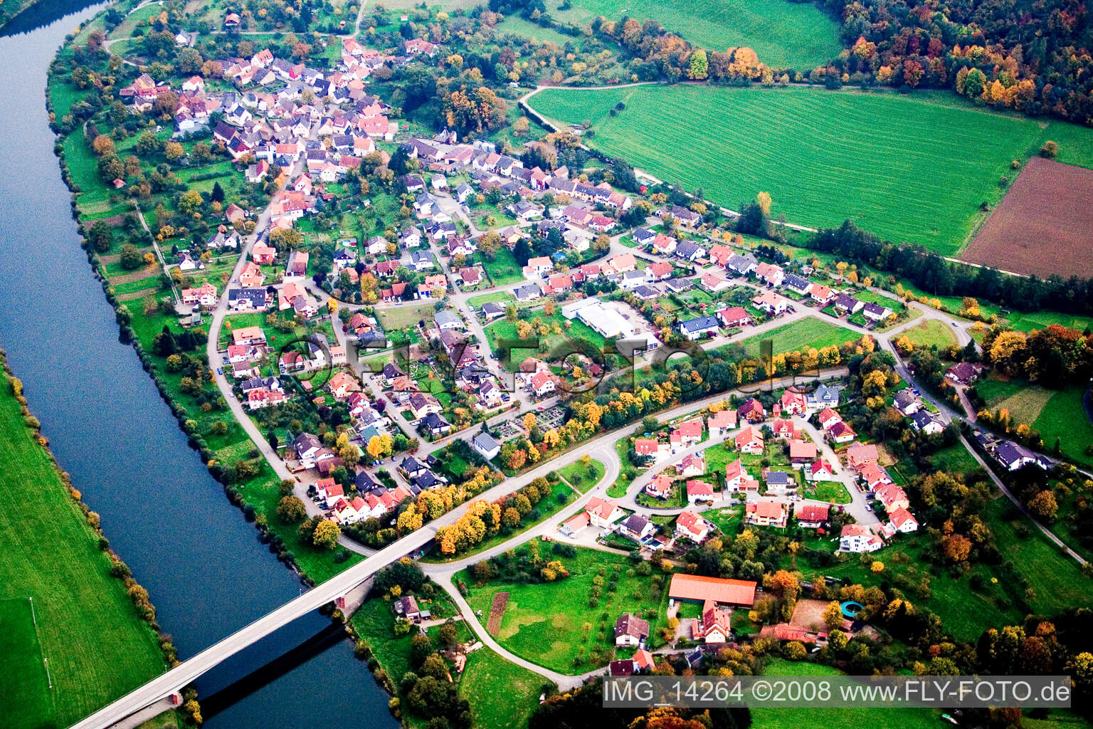 Schrägluftbild von Neckargerach im Bundesland Baden-Württemberg, Deutschland