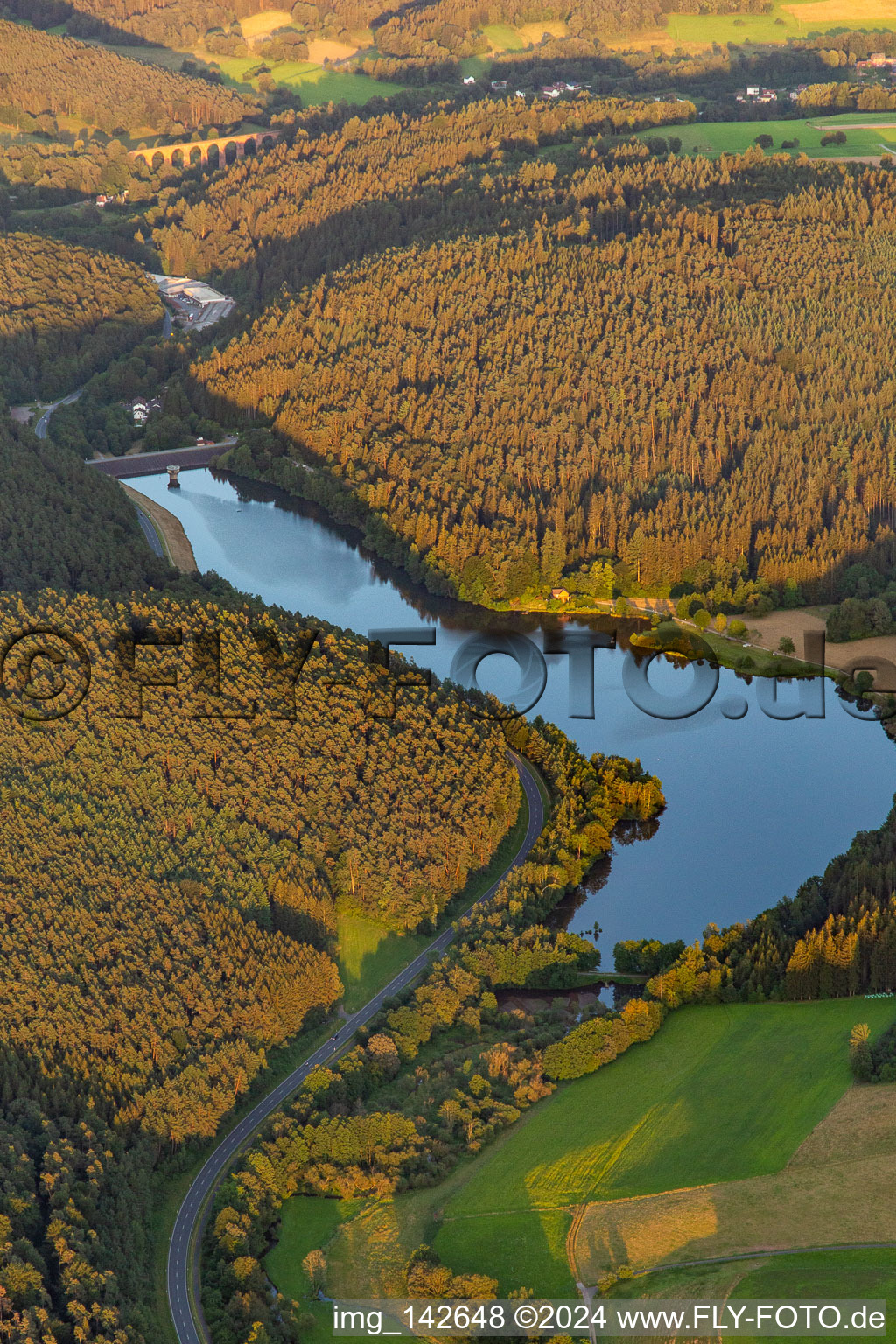 Luftaufnahme von Marbach Stausee im Ortsteil Hüttenthal in Mossautal im Bundesland Hessen, Deutschland