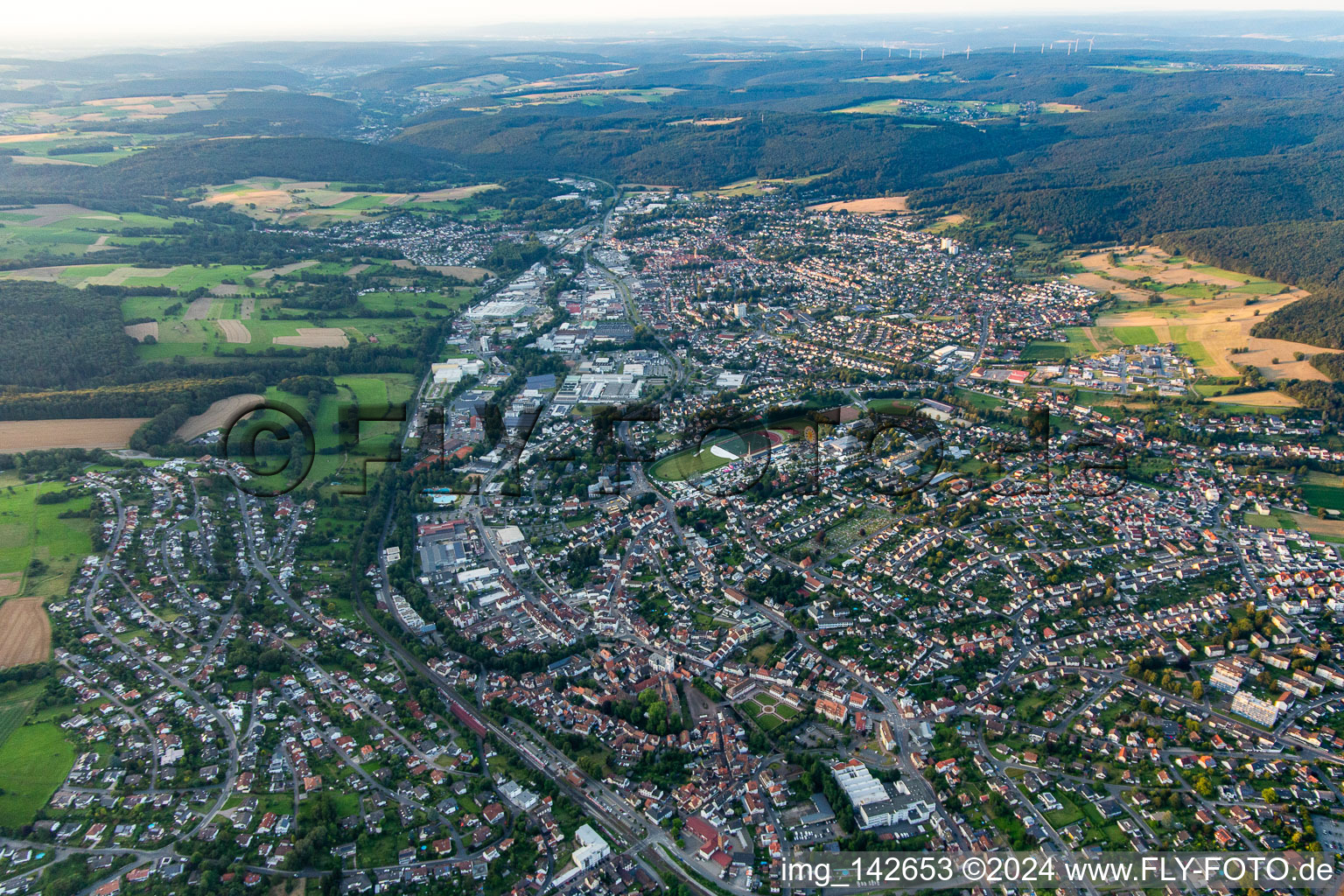 Dorf-Erbach von Süden im Ortsteil Dorf-Erbach im Bundesland Hessen, Deutschland