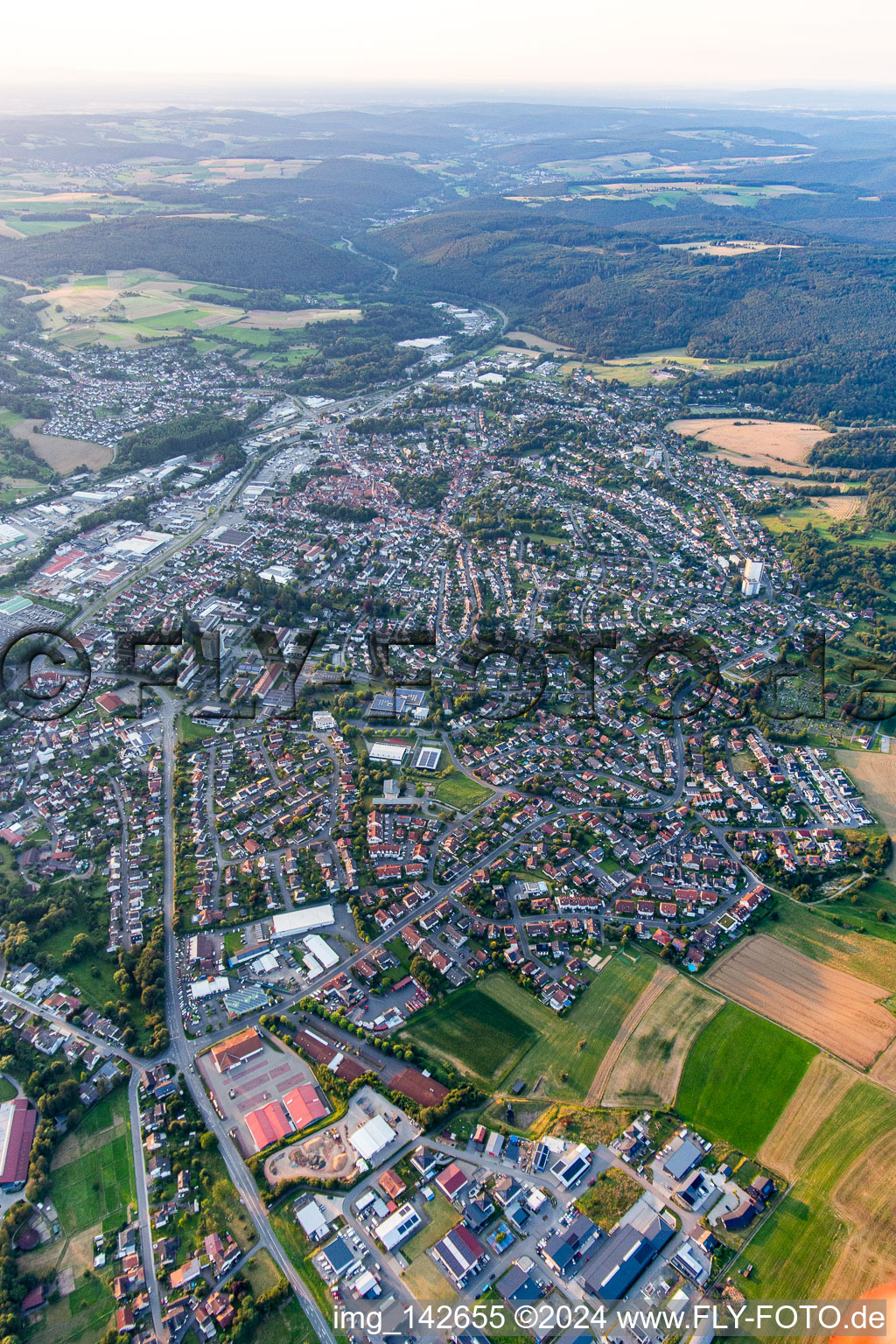 Luftbild von Dorf-Erbach von Süden im Ortsteil Dorf-Erbach im Bundesland Hessen, Deutschland