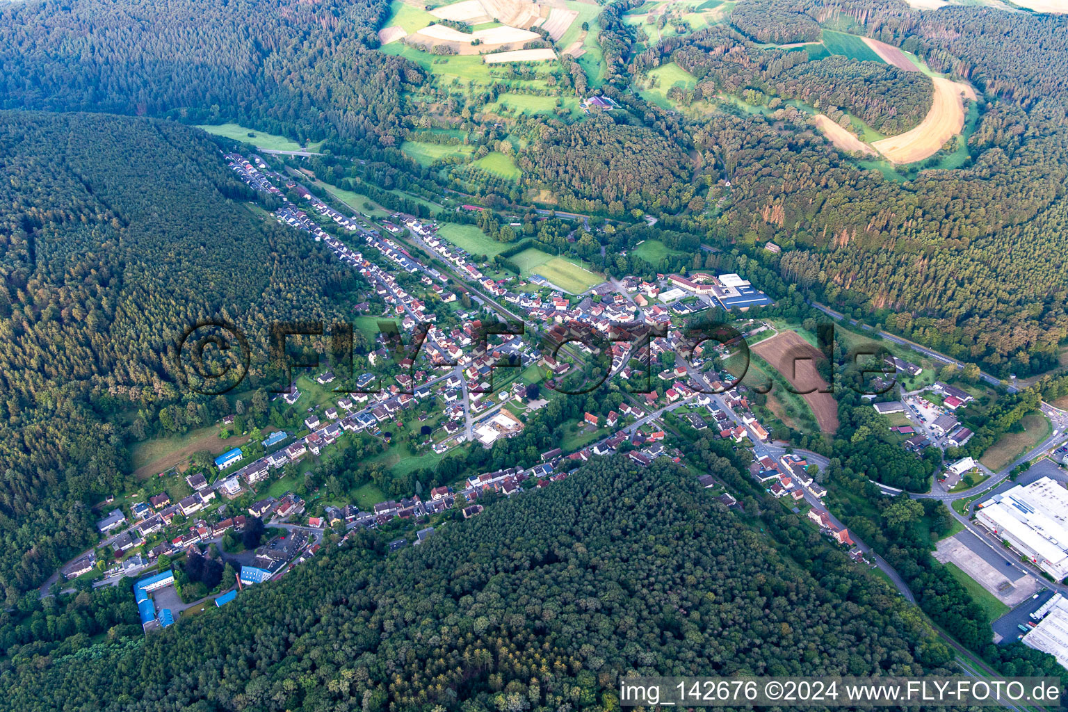 Luftbild von Ortsteil Zell in Bad König im Bundesland Hessen, Deutschland