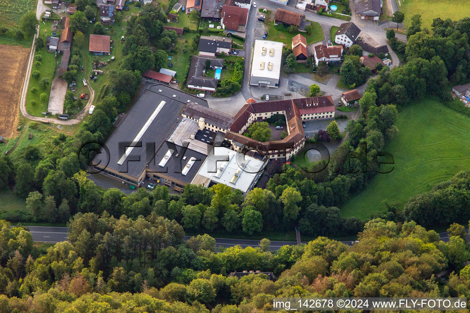 Luftbild von Jakob Maul GmbH im Ortsteil Zell in Bad König im Bundesland Hessen, Deutschland