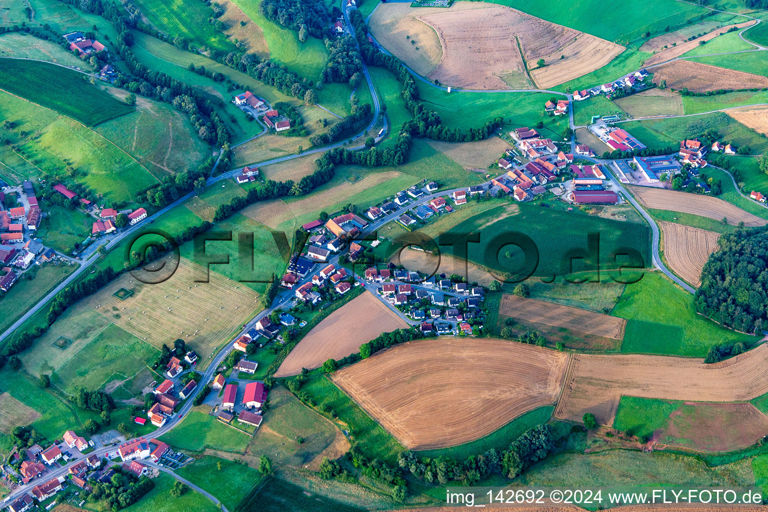 Luftbild von Ortsteil Klein-Gumpen in Reichelsheim im Bundesland Hessen, Deutschland