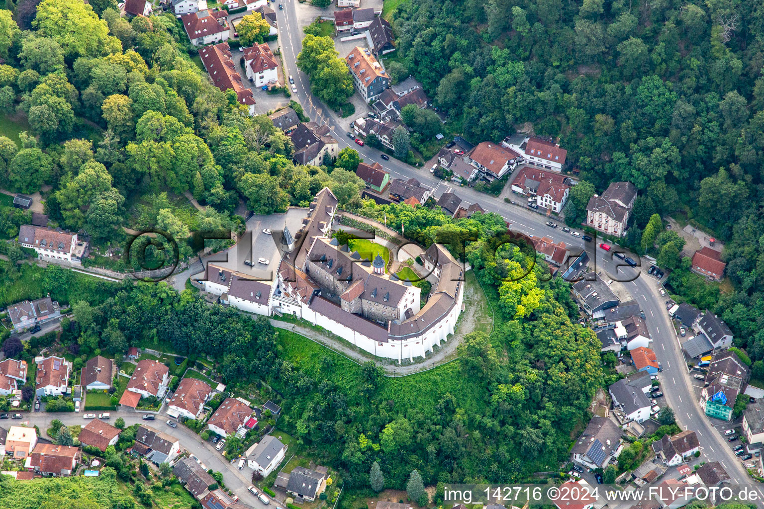 Schloß und Schloßpark im Ortsteil Schönberg in Bensheim im Bundesland Hessen, Deutschland