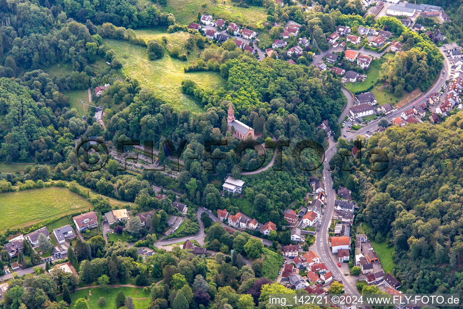 Luftbild von Marienkirche - Evangelische Kirchengemeinde Schönberg-Wilmshausen in Bensheim im Bundesland Hessen, Deutschland