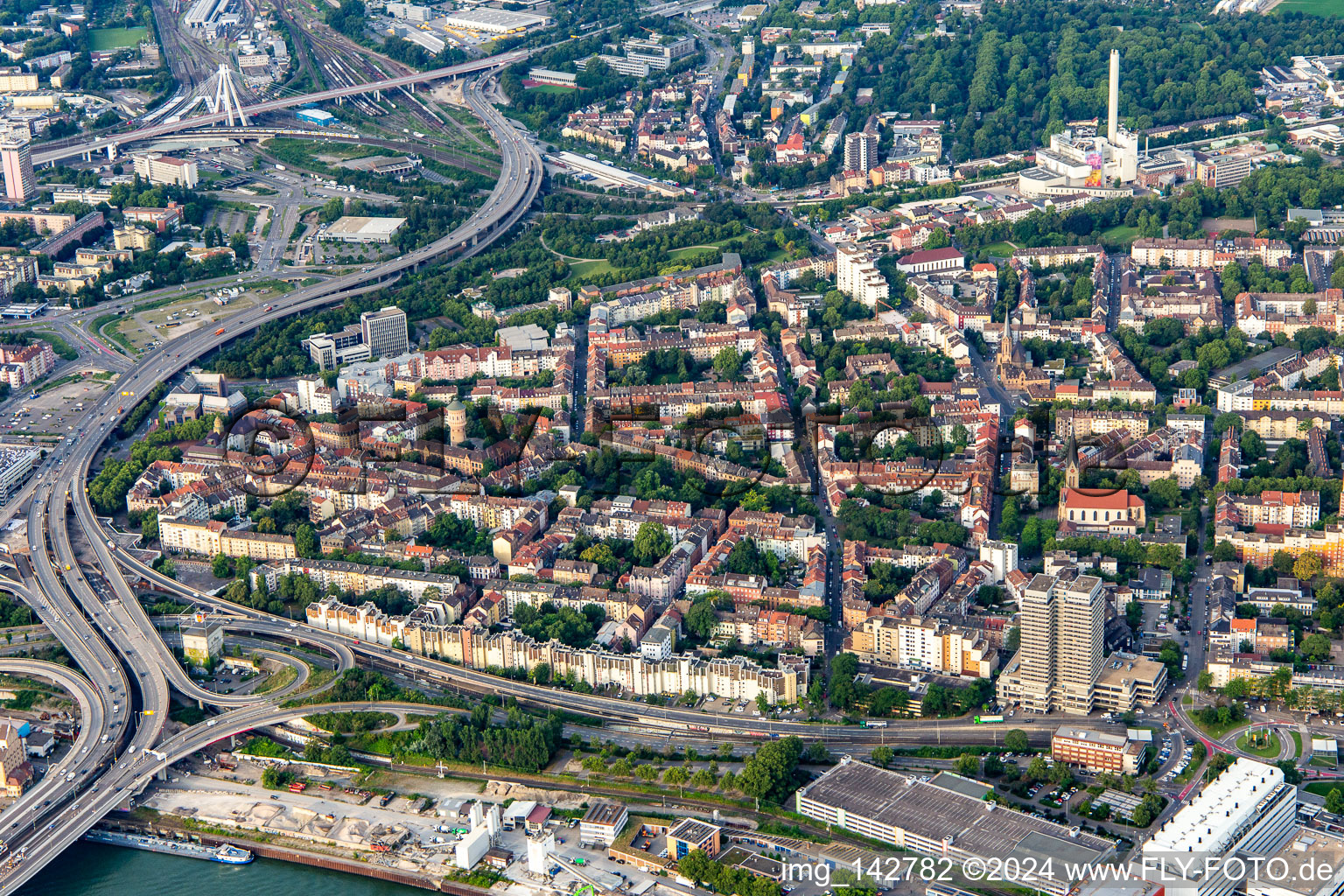 Hemshof von Osten in Ludwigshafen am Rhein im Bundesland Rheinland-Pfalz, Deutschland