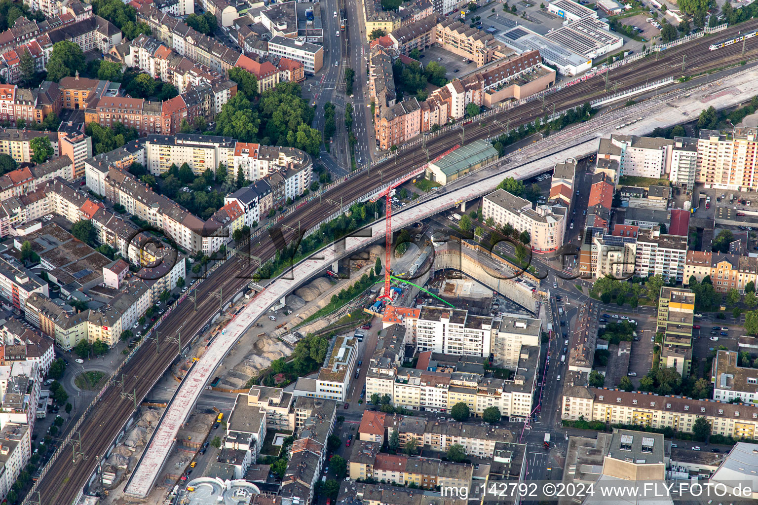 B44 und B38 unterqueren die Bahntrasse an der Dammstr im Ortsteil Süd in Ludwigshafen am Rhein im Bundesland Rheinland-Pfalz, Deutschland