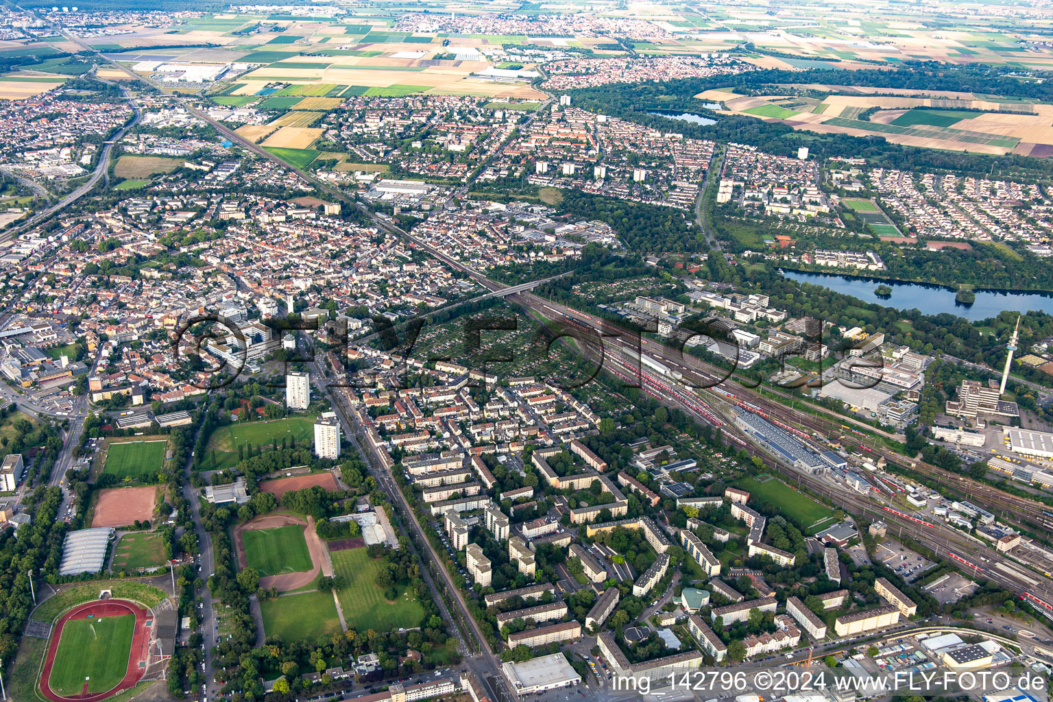 Mundenheim von Norden in Ludwigshafen am Rhein im Bundesland Rheinland-Pfalz, Deutschland