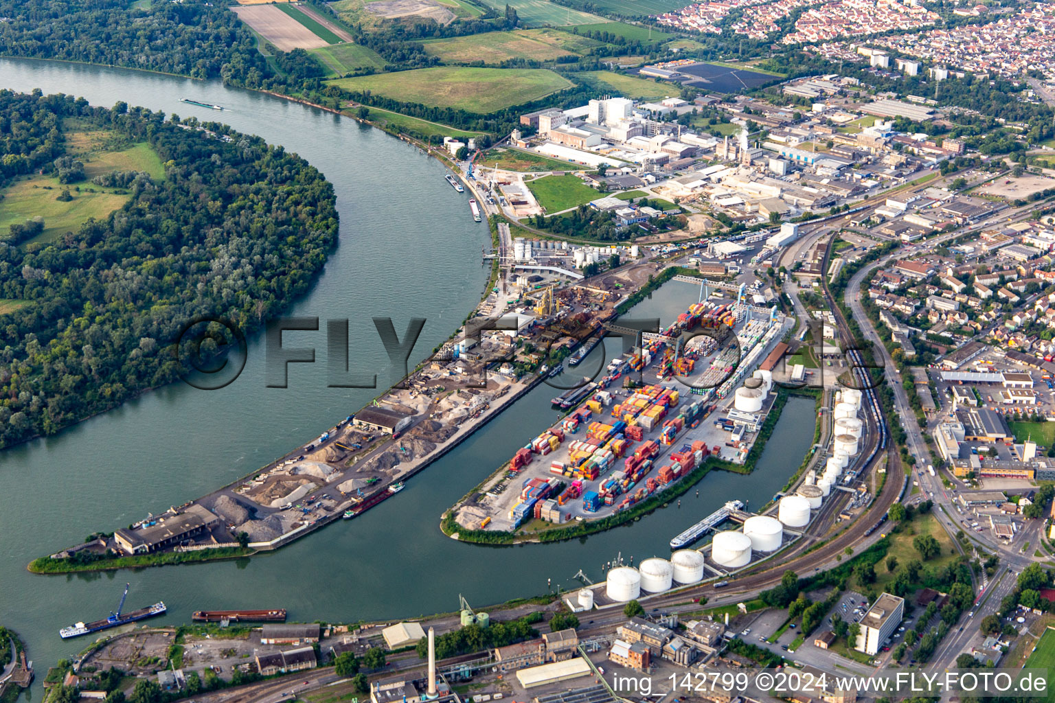 Mundenheimer Altrheinhafen und Kaiserwörthafen am Rhein in Ludwigshafen am Rhein im Bundesland Rheinland-Pfalz, Deutschland