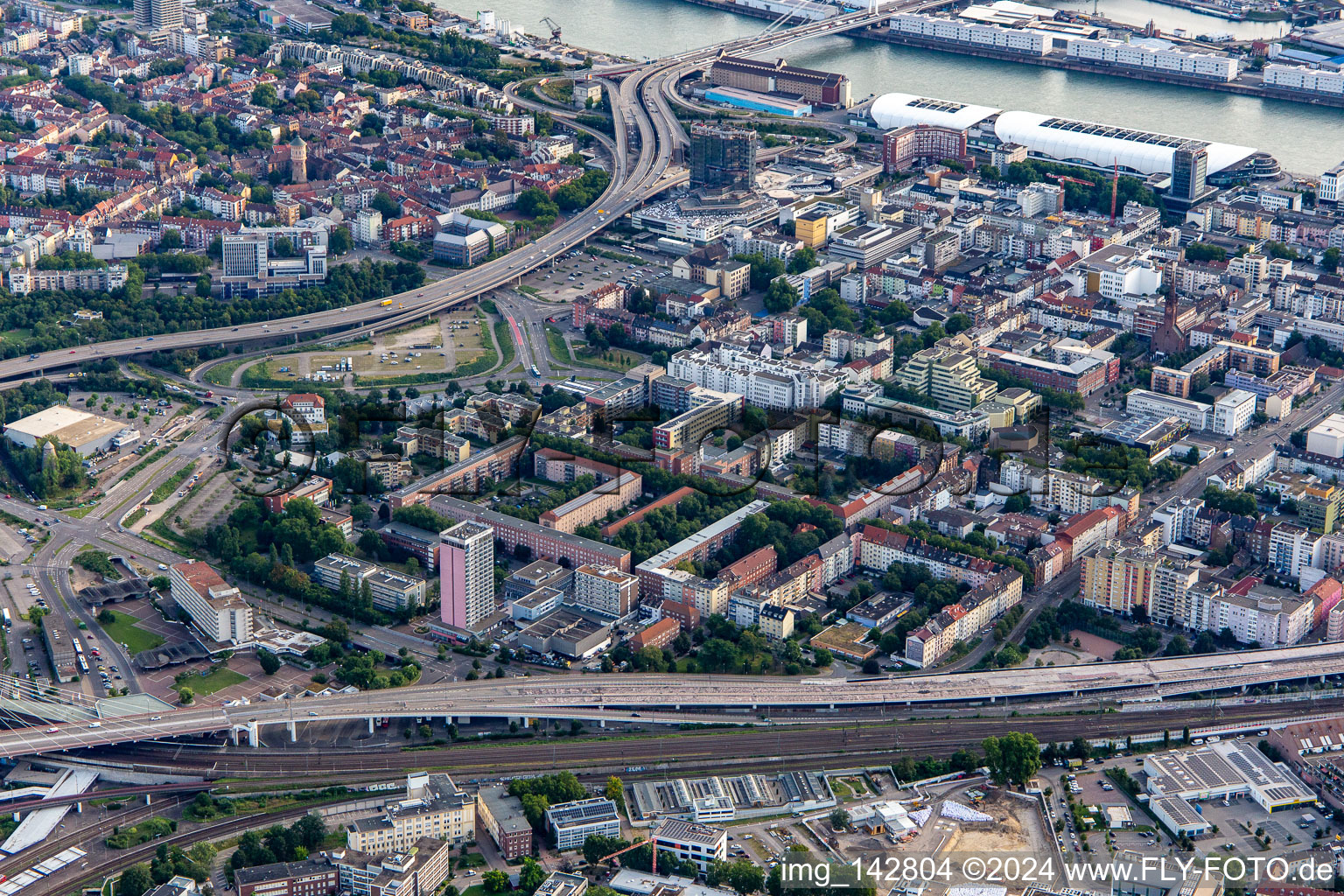 Hochstraßen B44 und B37 im Abriss/Neubau im Ortsteil Mitte in Ludwigshafen am Rhein im Bundesland Rheinland-Pfalz, Deutschland