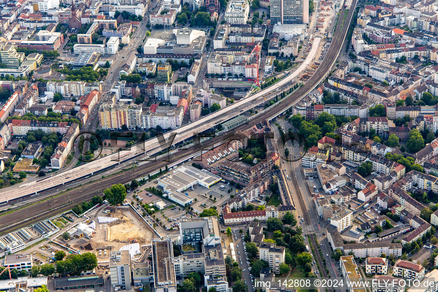 Luftbild von Hochstraße B37 und Bahntrasse von Südwesten im Abriss/Neubau im Ortsteil Süd in Ludwigshafen am Rhein im Bundesland Rheinland-Pfalz, Deutschland