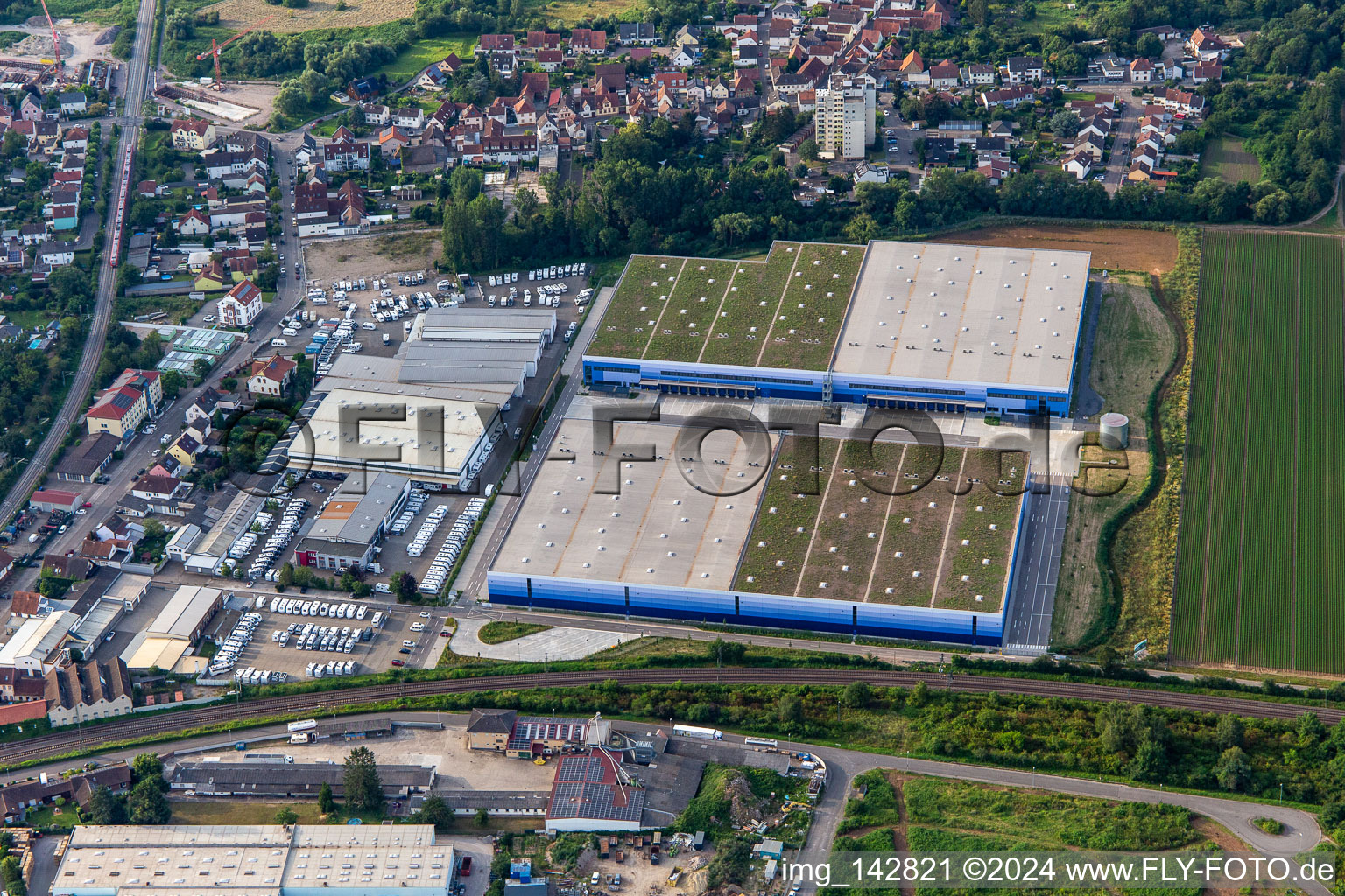 Luftbild von Neubau eines riesigen Logistikzentrums am Ketzerweg in Schifferstadt im Bundesland Rheinland-Pfalz, Deutschland