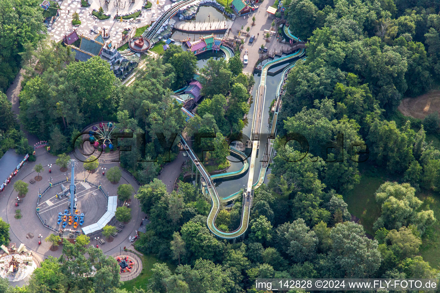 Schrägluftbild von Holiday Park Germany in Haßloch im Bundesland Rheinland-Pfalz, Deutschland