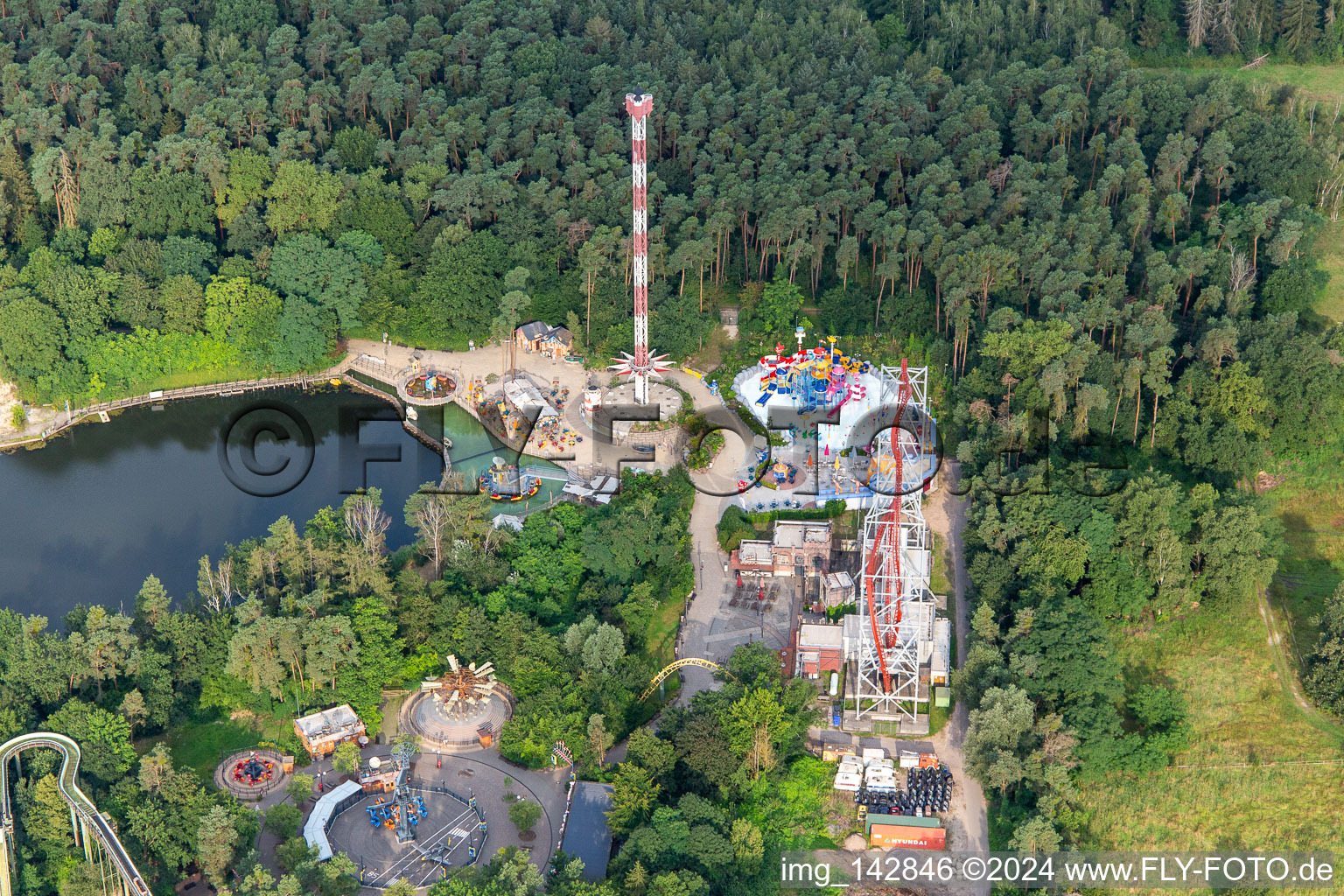 Luftbild von Achterbahn Sky Scream im Holiday Park Germany in Haßloch im Bundesland Rheinland-Pfalz, Deutschland