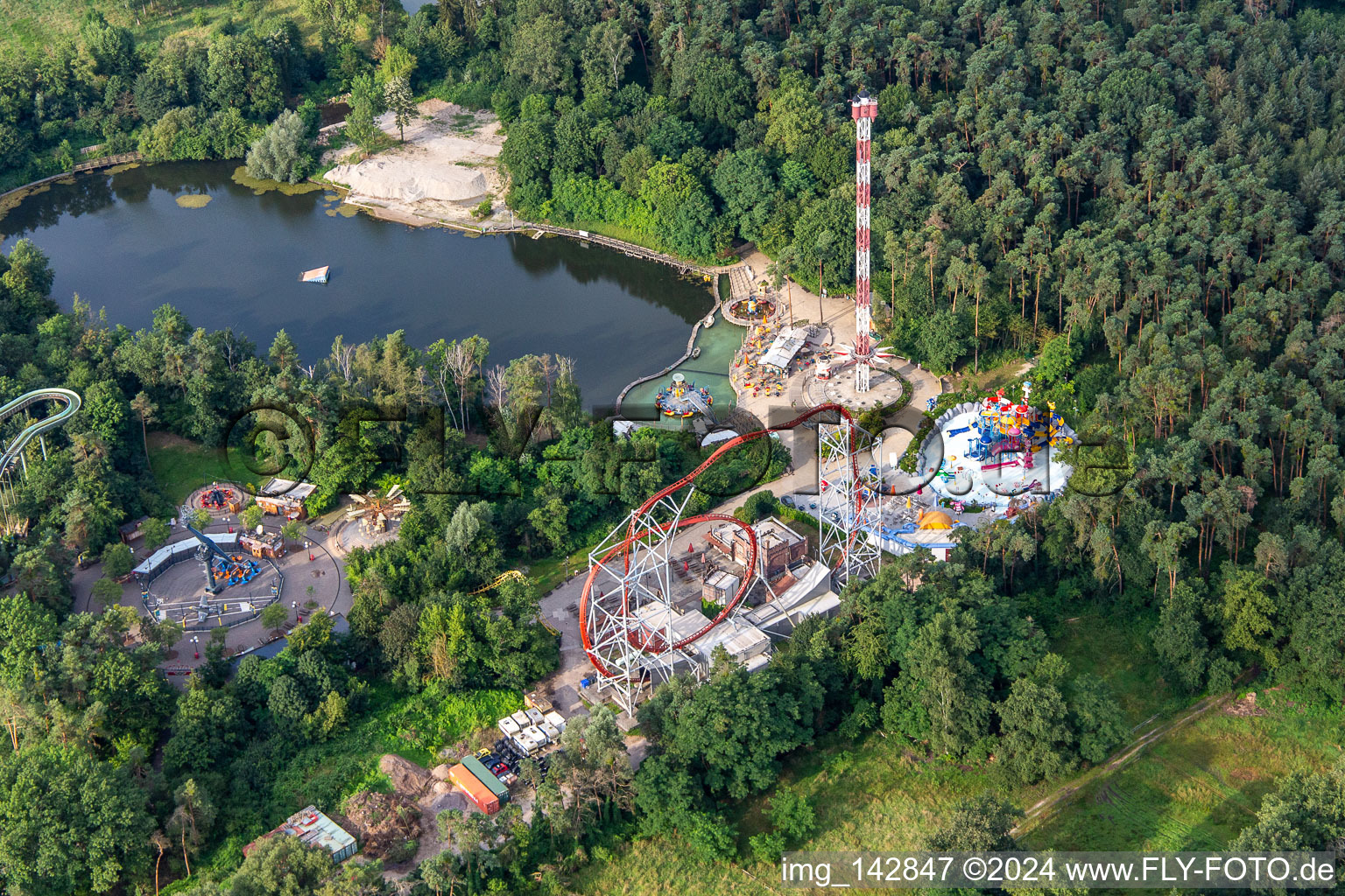 Luftaufnahme von Achterbahn Sky Scream im Holiday Park Germany in Haßloch im Bundesland Rheinland-Pfalz, Deutschland