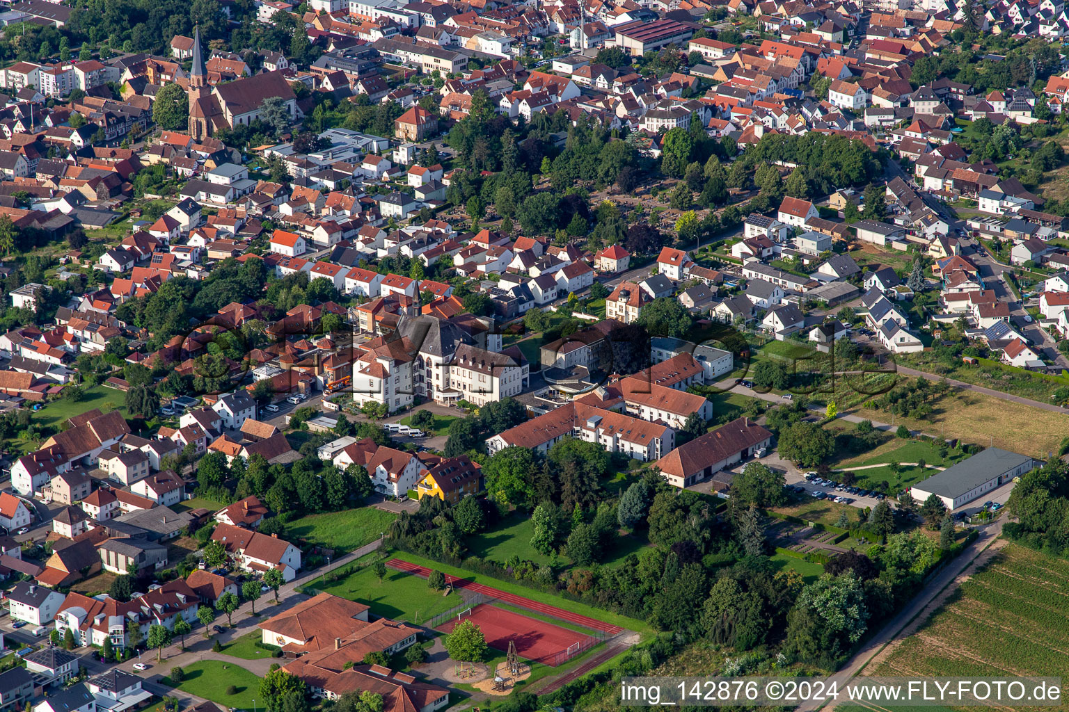 Luftaufnahme von St. Paulus Stift Herxheim in Herxheim bei Landau im Bundesland Rheinland-Pfalz, Deutschland