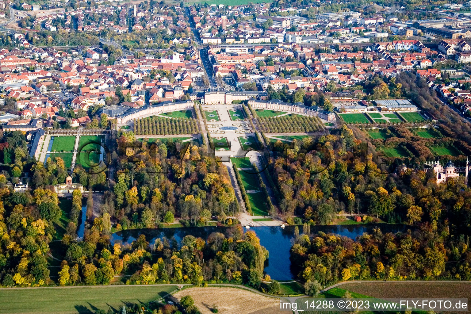 Schwetzingen im Bundesland Baden-Württemberg, Deutschland von der Drohne aus gesehen