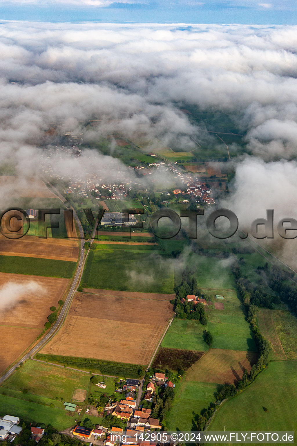 Ortschaft von Osten unter Wolken im Ortsteil Drusweiler in Kapellen-Drusweiler im Bundesland Rheinland-Pfalz, Deutschland