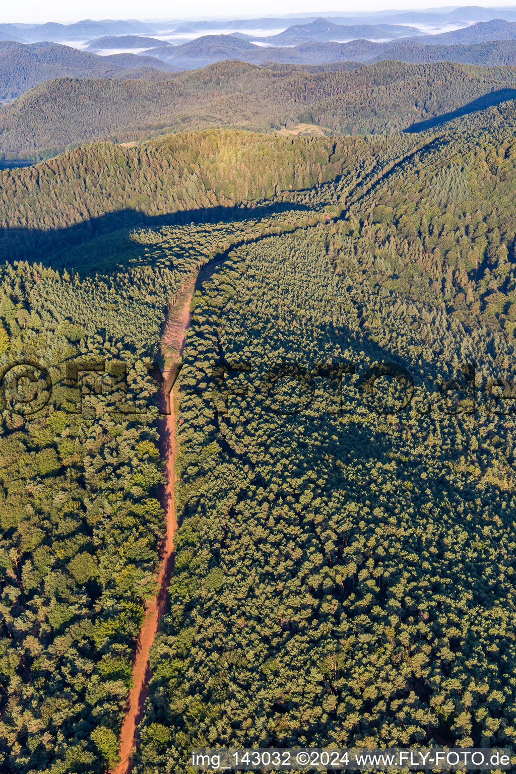 Trasse zur Neuerrichtung des Teilstücks der Trans-Europa-Naturgas-Pipeline (TENP-I zwischen den Niederlanden und der Schweiz) auf 51 km Länge zwischen Mittelbrunn und Klingenmünster im Bundesland Rheinland-Pfalz, Deutschland