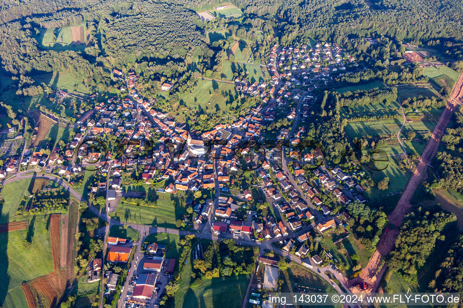 Schrägluftbild von Gossersweiler von Osten in Gossersweiler-Stein im Bundesland Rheinland-Pfalz, Deutschland