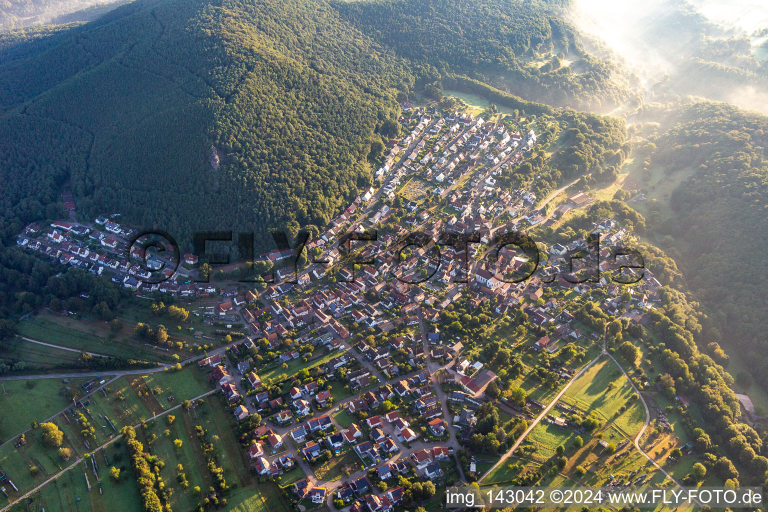 Wernersberg von Süden im Bundesland Rheinland-Pfalz, Deutschland