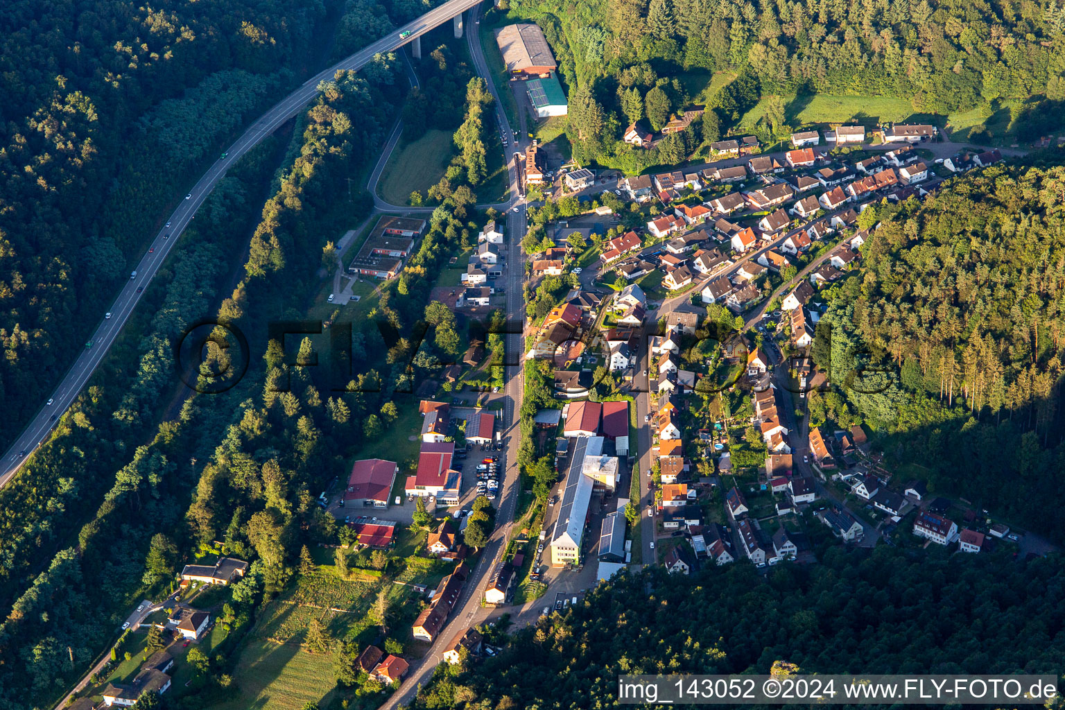 Haupt- und Burgstr in Wilgartswiesen im Bundesland Rheinland-Pfalz, Deutschland