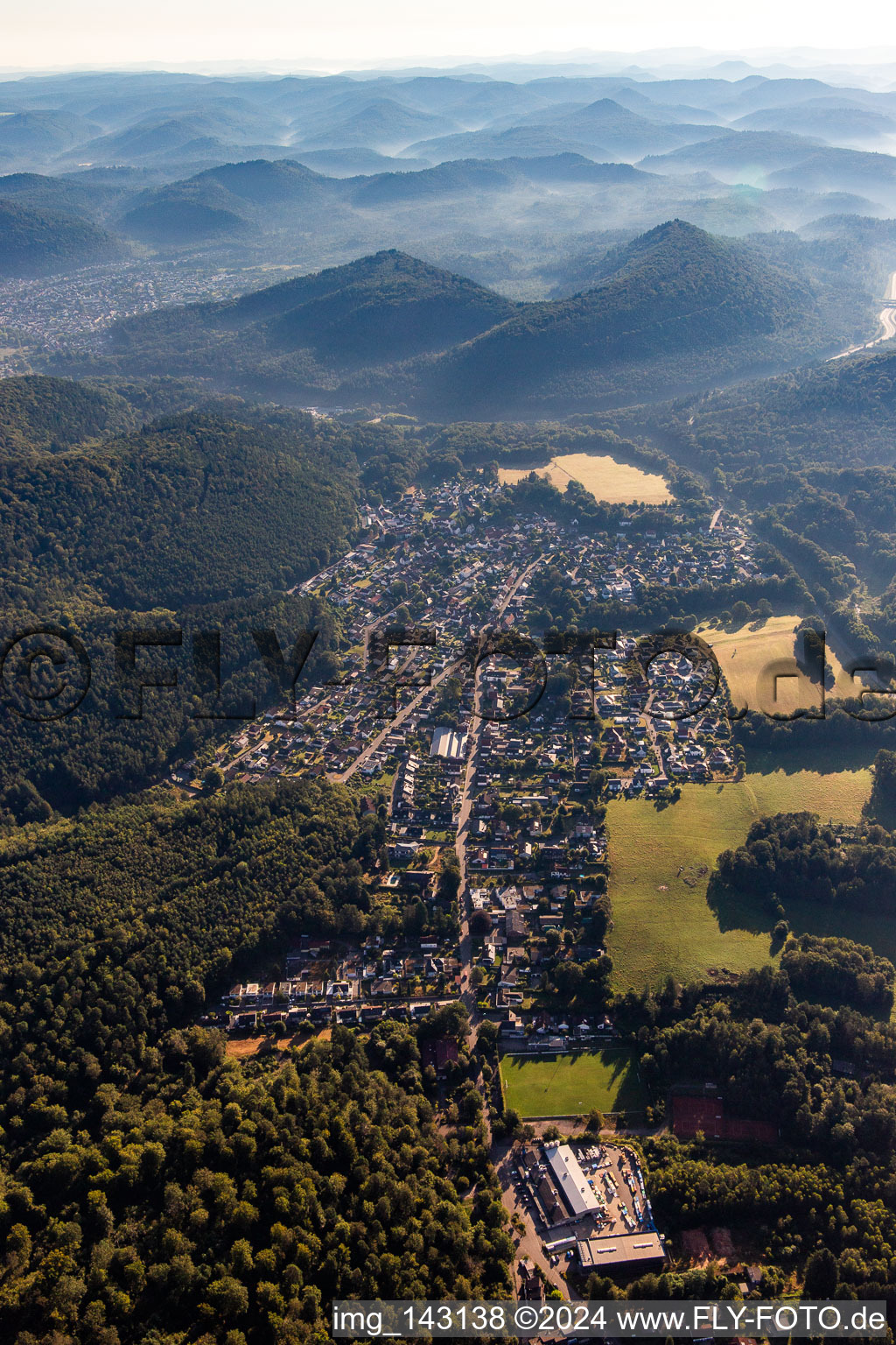 Ruppertsweiler von Südwesten im Bundesland Rheinland-Pfalz, Deutschland