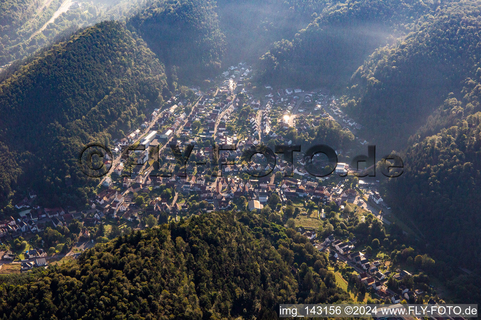 Ort zwischen Bergen in Hinterweidenthal im Bundesland Rheinland-Pfalz, Deutschland