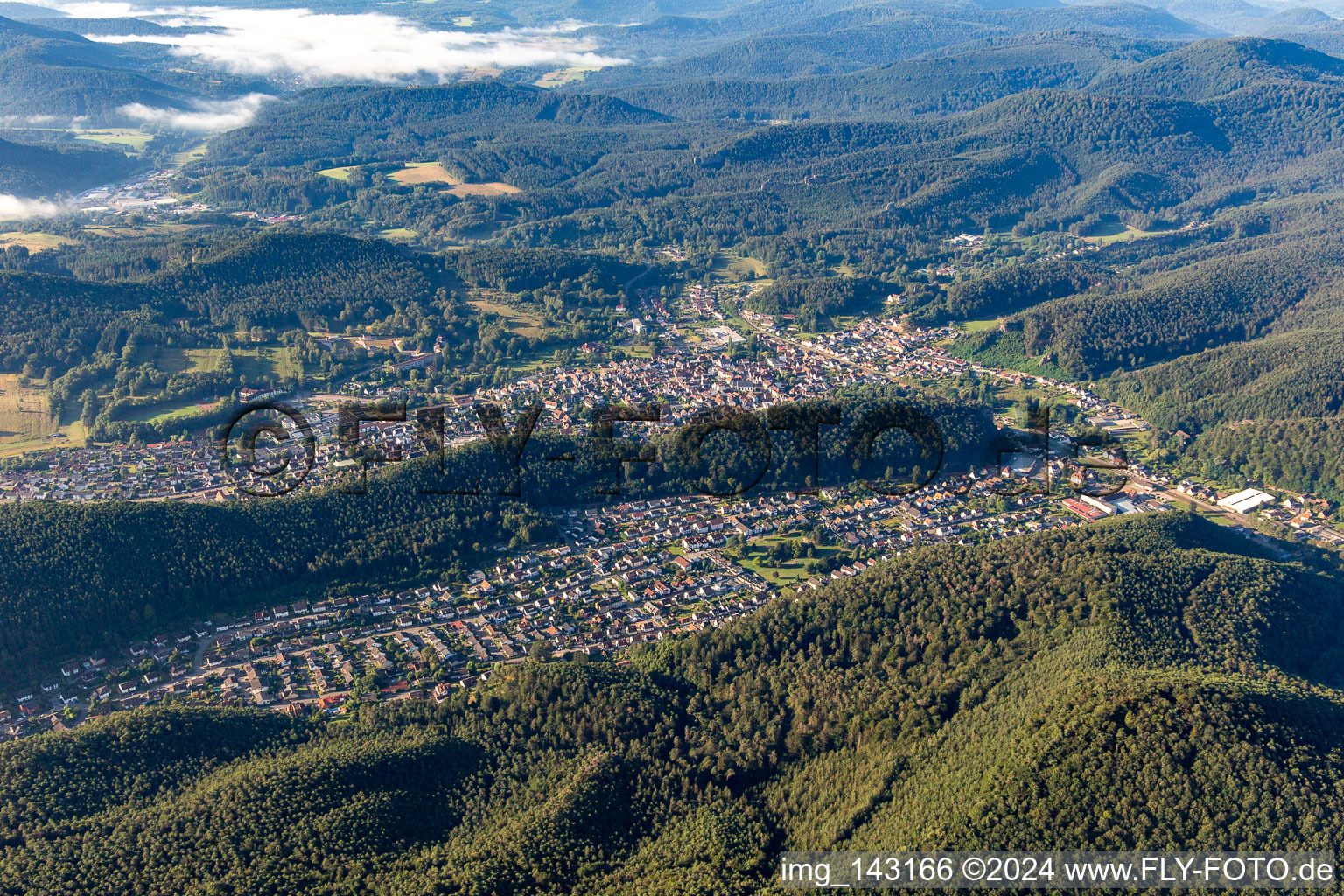 Dahn von Nordwesten im Bundesland Rheinland-Pfalz, Deutschland