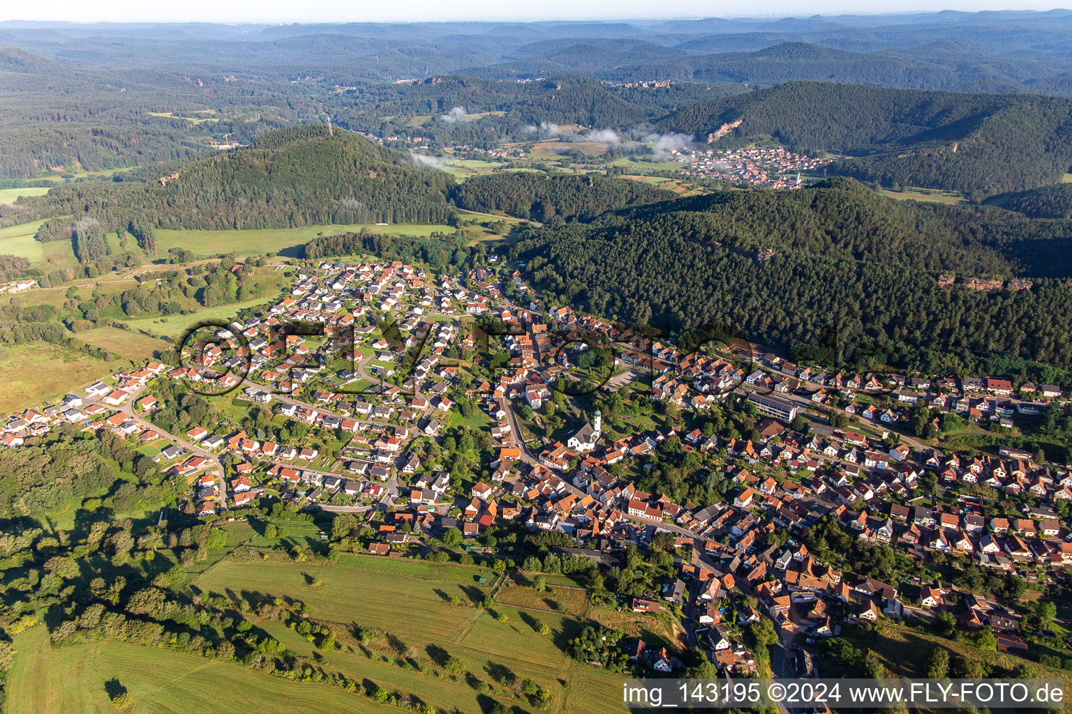 Luftbild von Busenberg von Südosten im Bundesland Rheinland-Pfalz, Deutschland